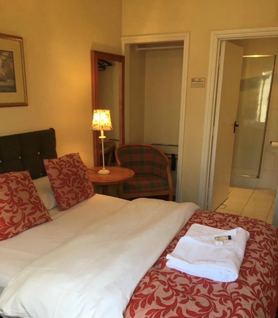 Cosy single room with traditional furnishings
